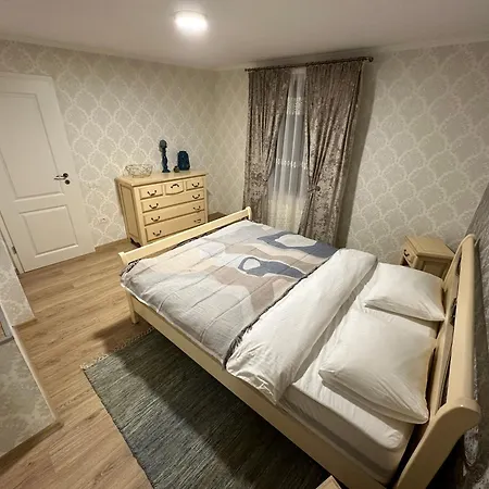 Apartment Schei House *