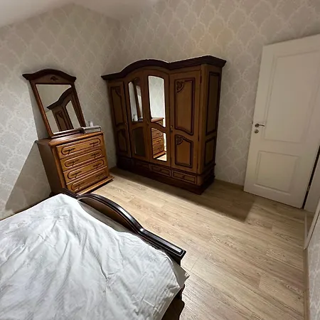 Apartment Schei House *